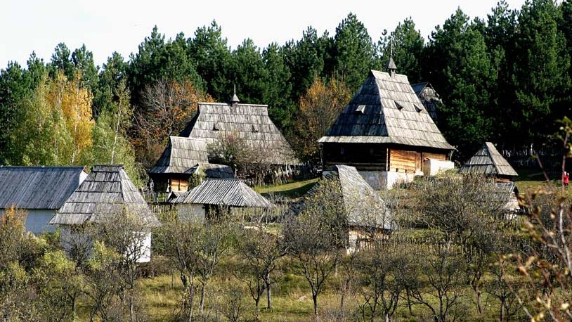 muzej na otvorenom staro selo sirogojno konaci i krcma